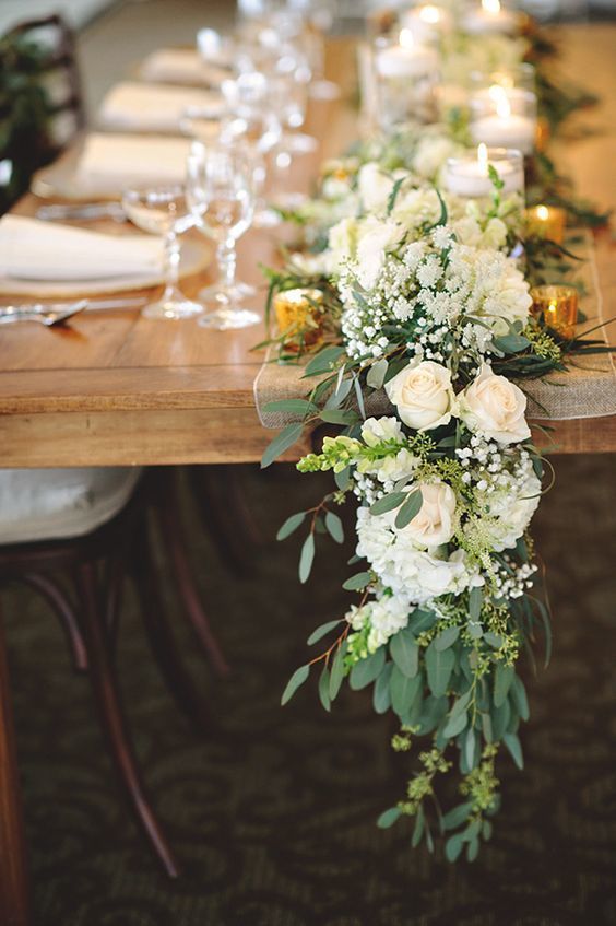 Décoration table mariage festif fleurs